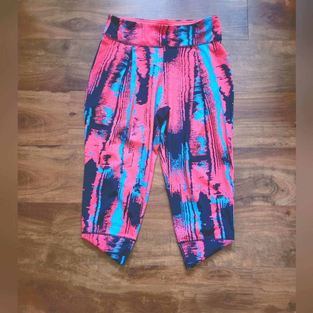 Fabletics cropped pleated leggings